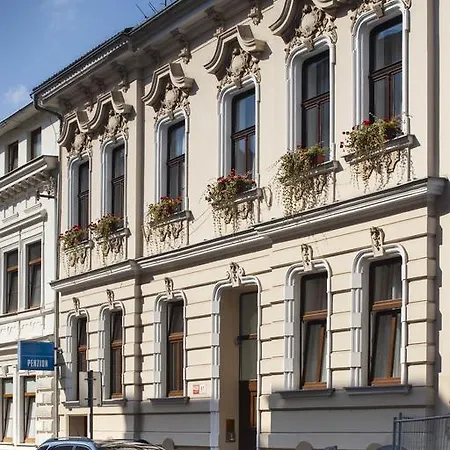 - Smetanka Pensión 3*