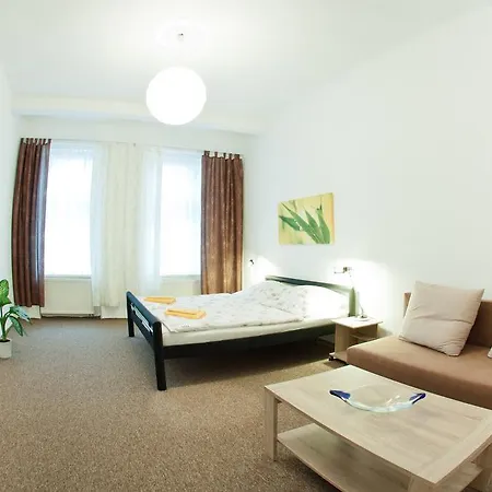 - Smetanka Pensión 3*